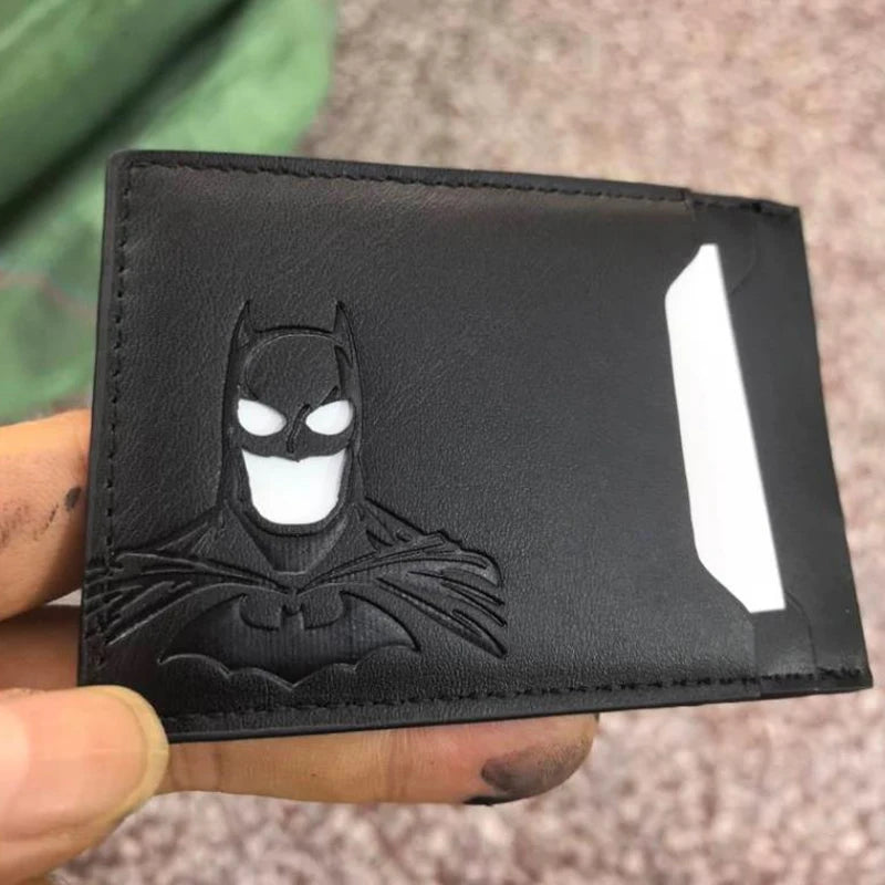 Skórzany portfel Bat – personalizowane etui na karty z motywem maski superbohatera