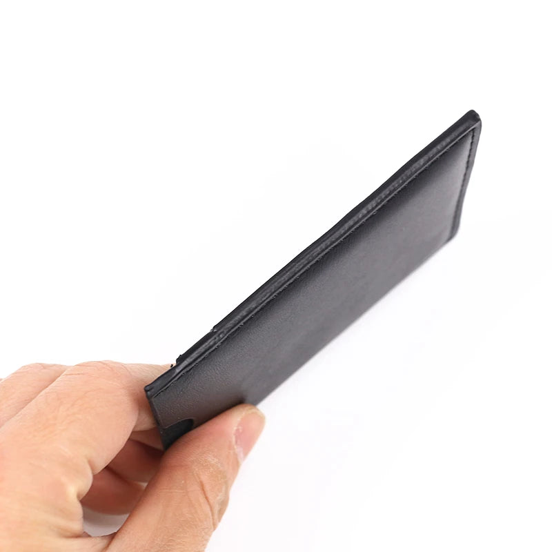 Portfel na karty z PU – minimalistyczny, smukły, z motywem maski superbohatera